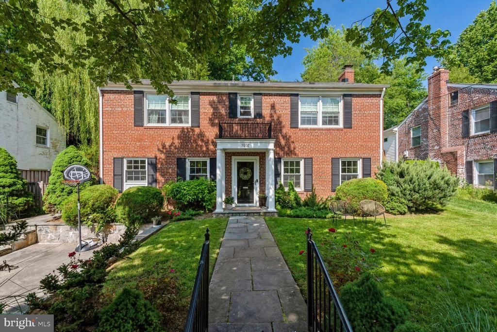 9202 Bulls Run Parkway, Bethesda, MD 20817 Main Photo