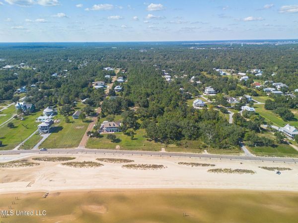 305 N Beach Boulevard, Waveland, MS 39576