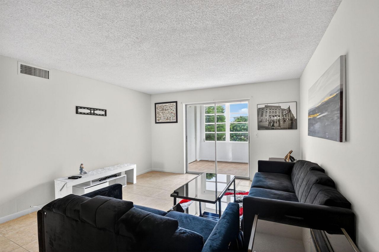 2615 NE 3rd Court, Unit 315, Boynton Beach, FL 33435 Photo