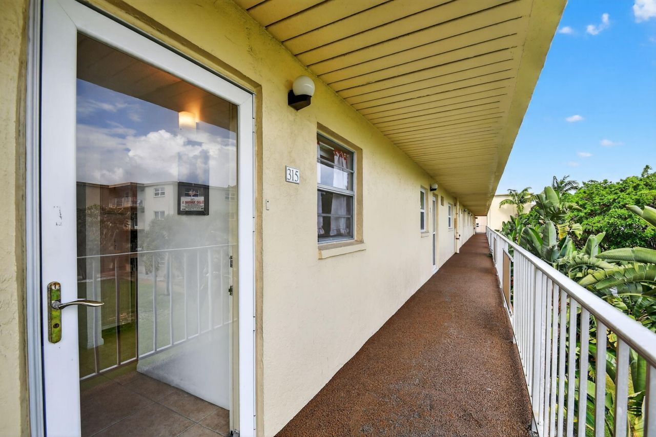 2615 NE 3rd Court, Unit 315, Boynton Beach, FL 33435 Photo