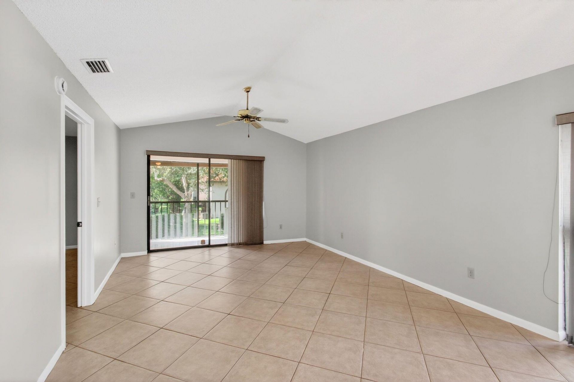 400 Club Circle, Unit 201, Boca Raton, FL 33487 Photo