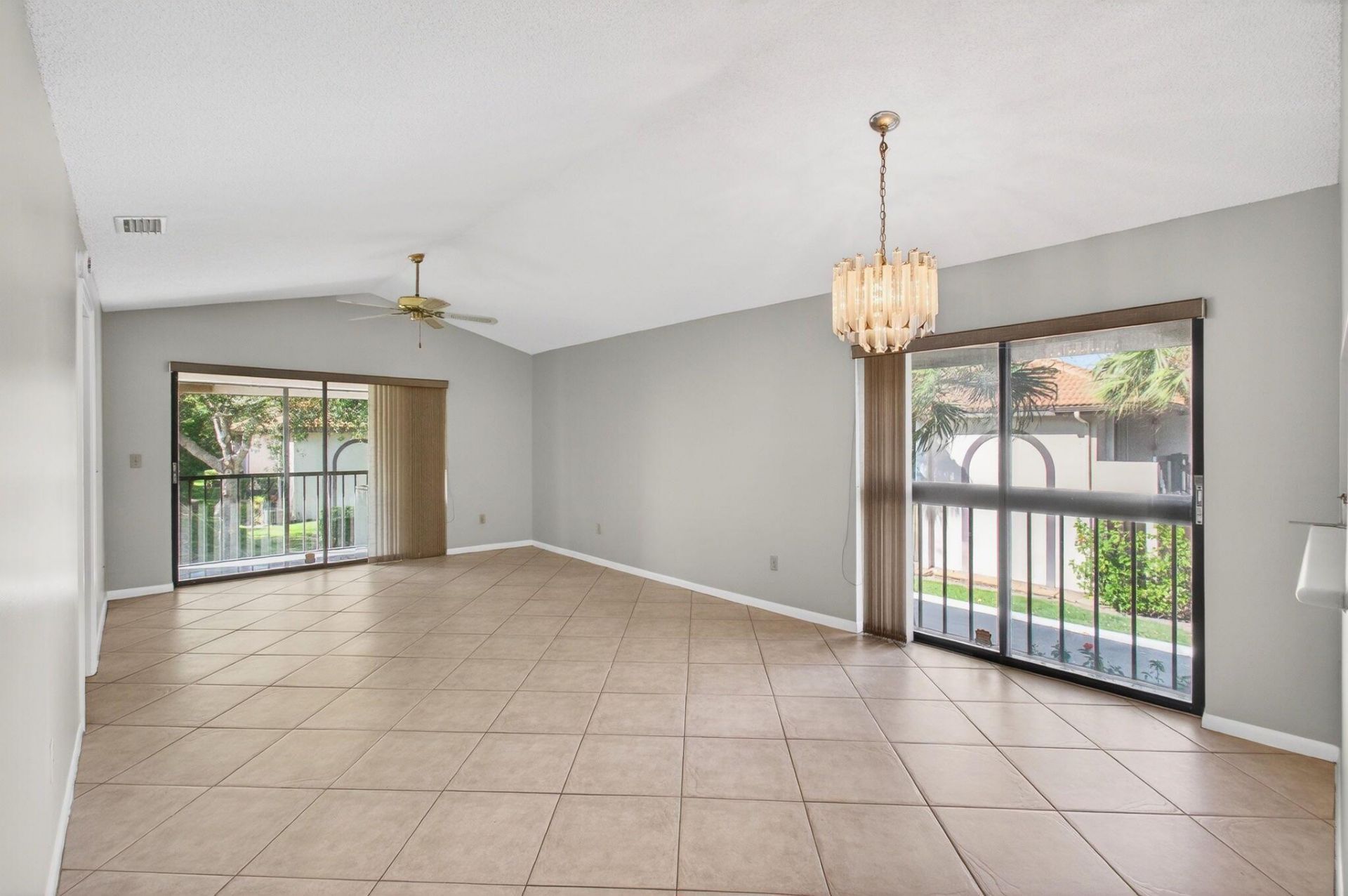 400 Club Circle, Unit 201, Boca Raton, FL 33487 Photo