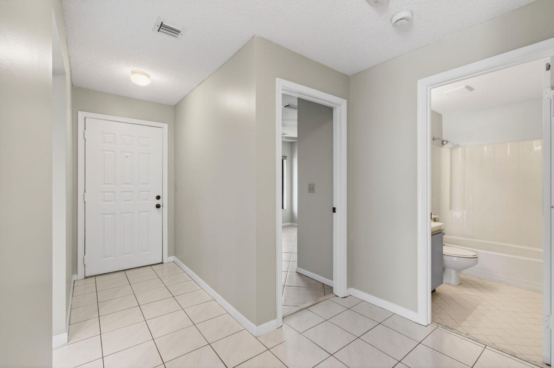 400 Club Circle, Unit 201, Boca Raton, FL 33487 Photo