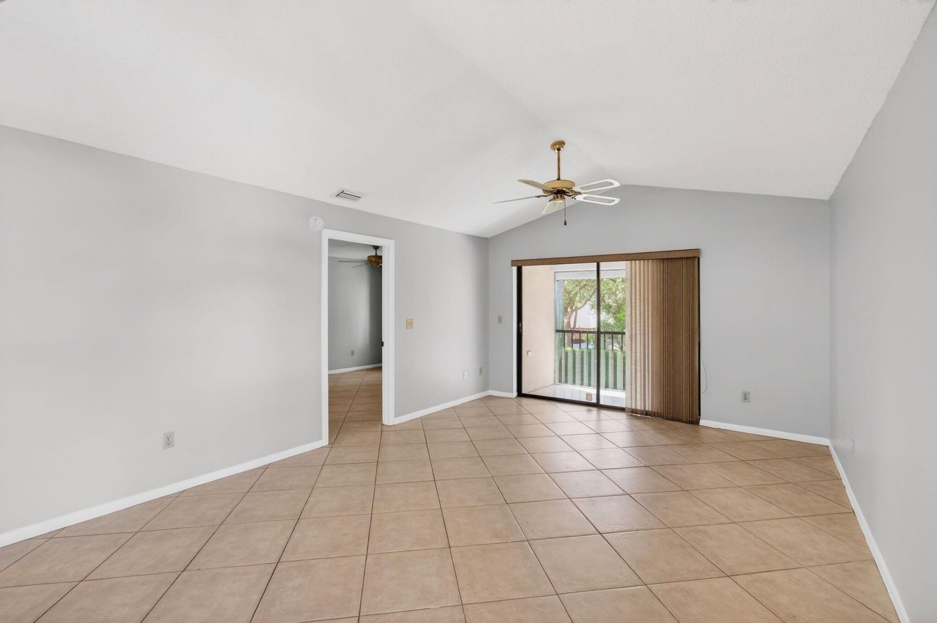 400 Club Circle, Unit 201, Boca Raton, FL 33487 Photo