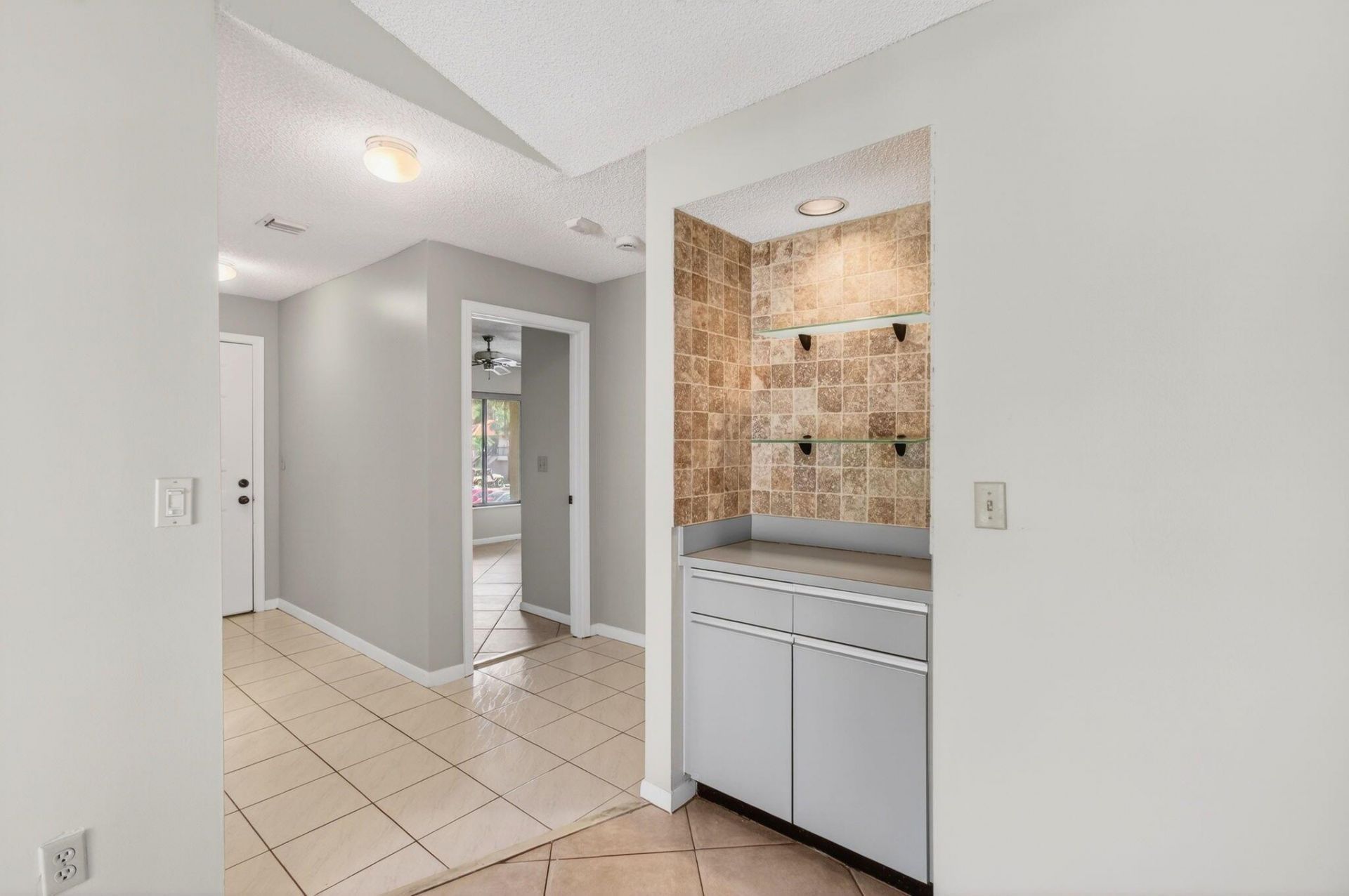 400 Club Circle, Unit 201, Boca Raton, FL 33487 Photo