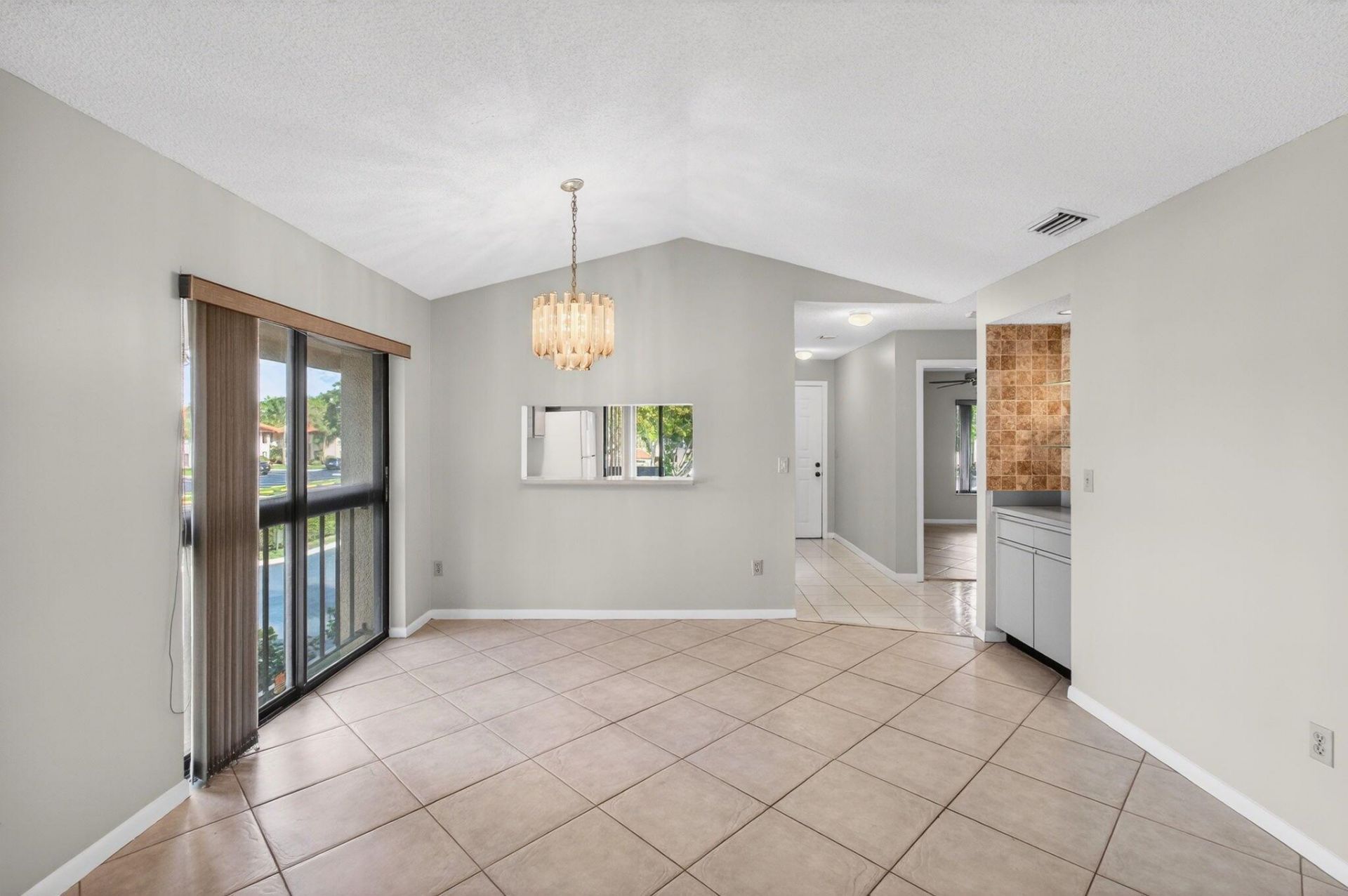 400 Club Circle, Unit 201, Boca Raton, FL 33487 Photo