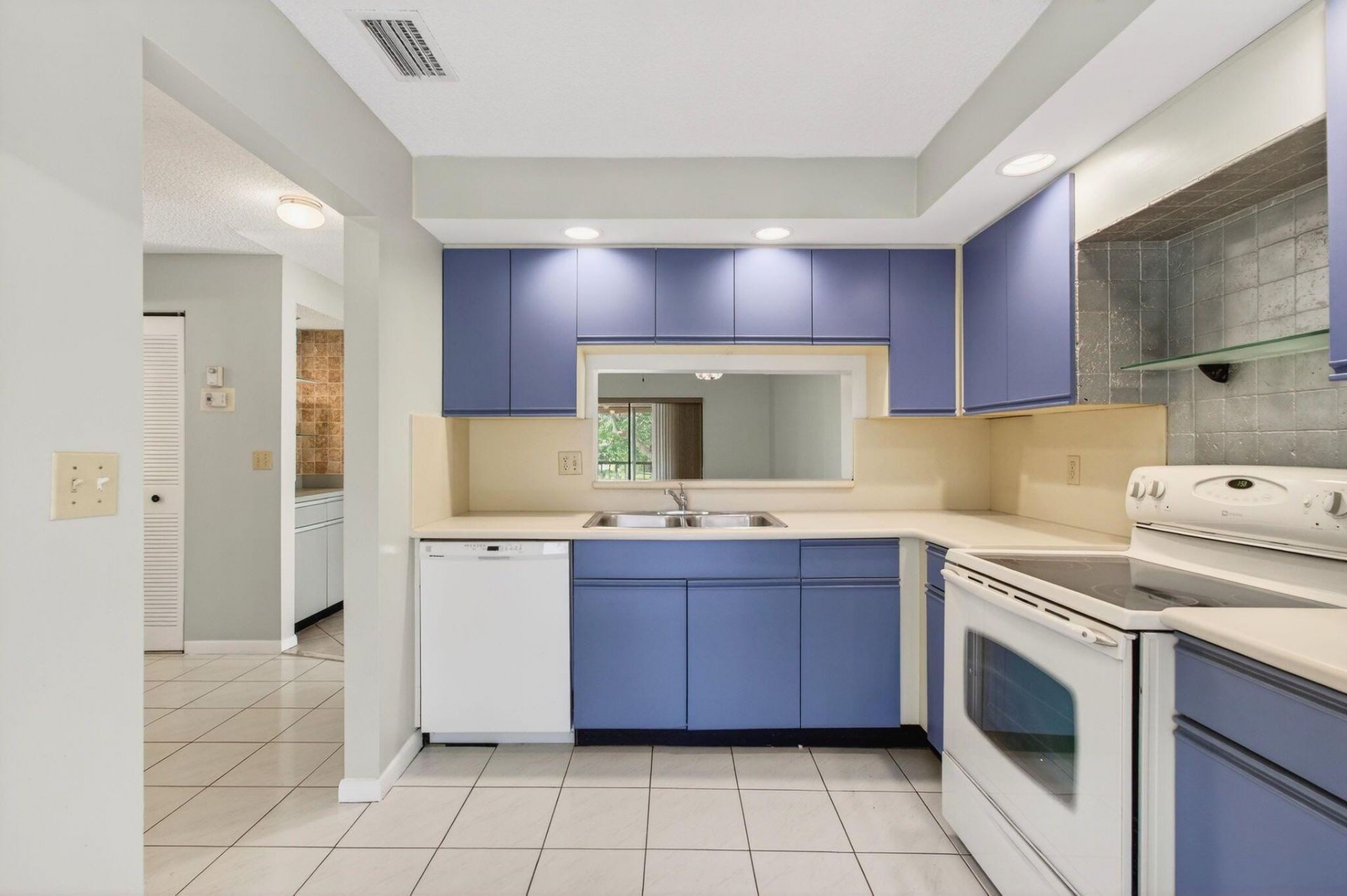 400 Club Circle, Unit 201, Boca Raton, FL 33487 Photo