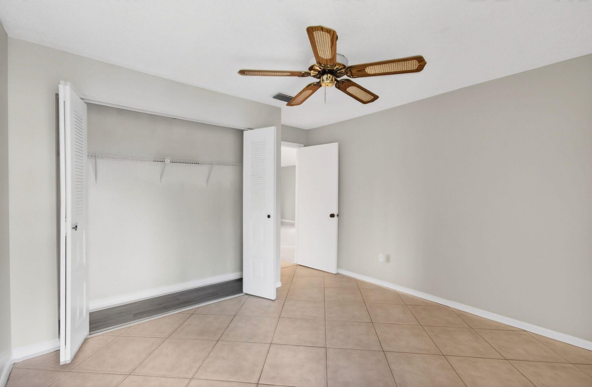 400 Club Circle, Unit 201, Boca Raton, FL 33487 Photo