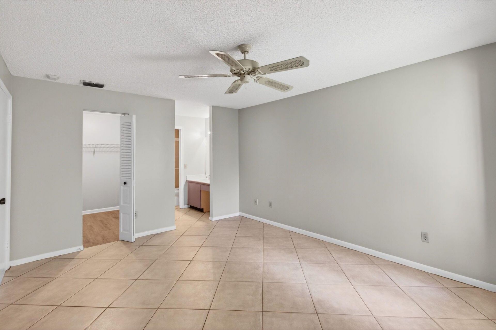 400 Club Circle, Unit 201, Boca Raton, FL 33487 Photo