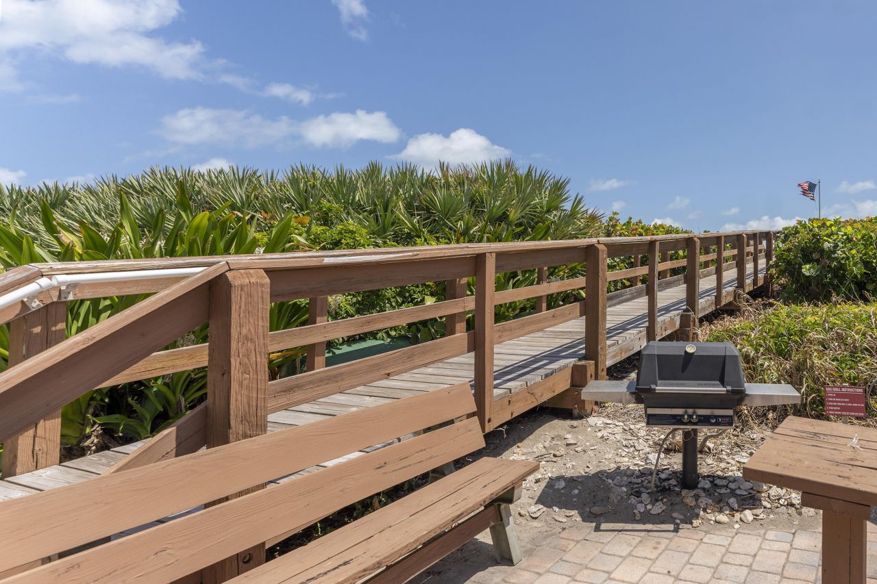 2571 NE Ocean Boulevard, Unit 104, Stuart, FL 34996 Photo