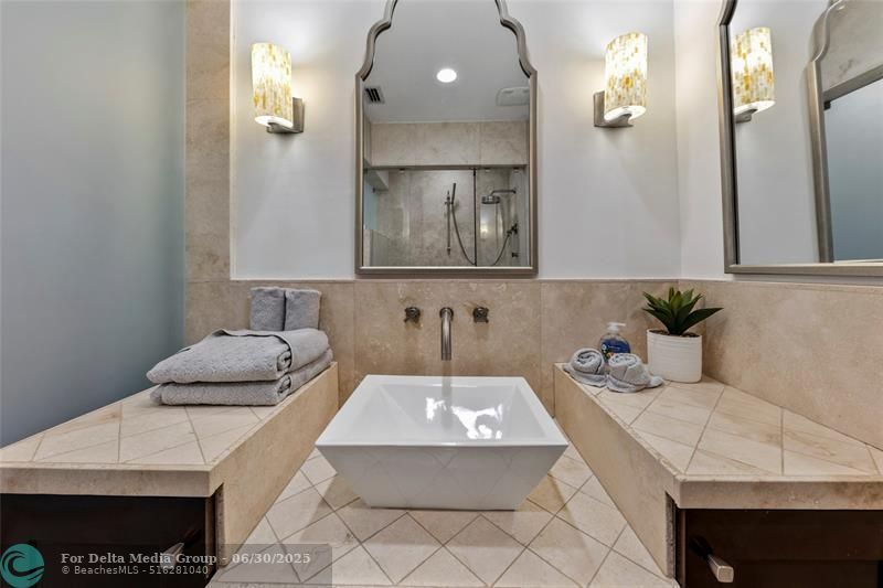 2430 Castilla Isle, Fort Lauderdale, FL 33301 Photo