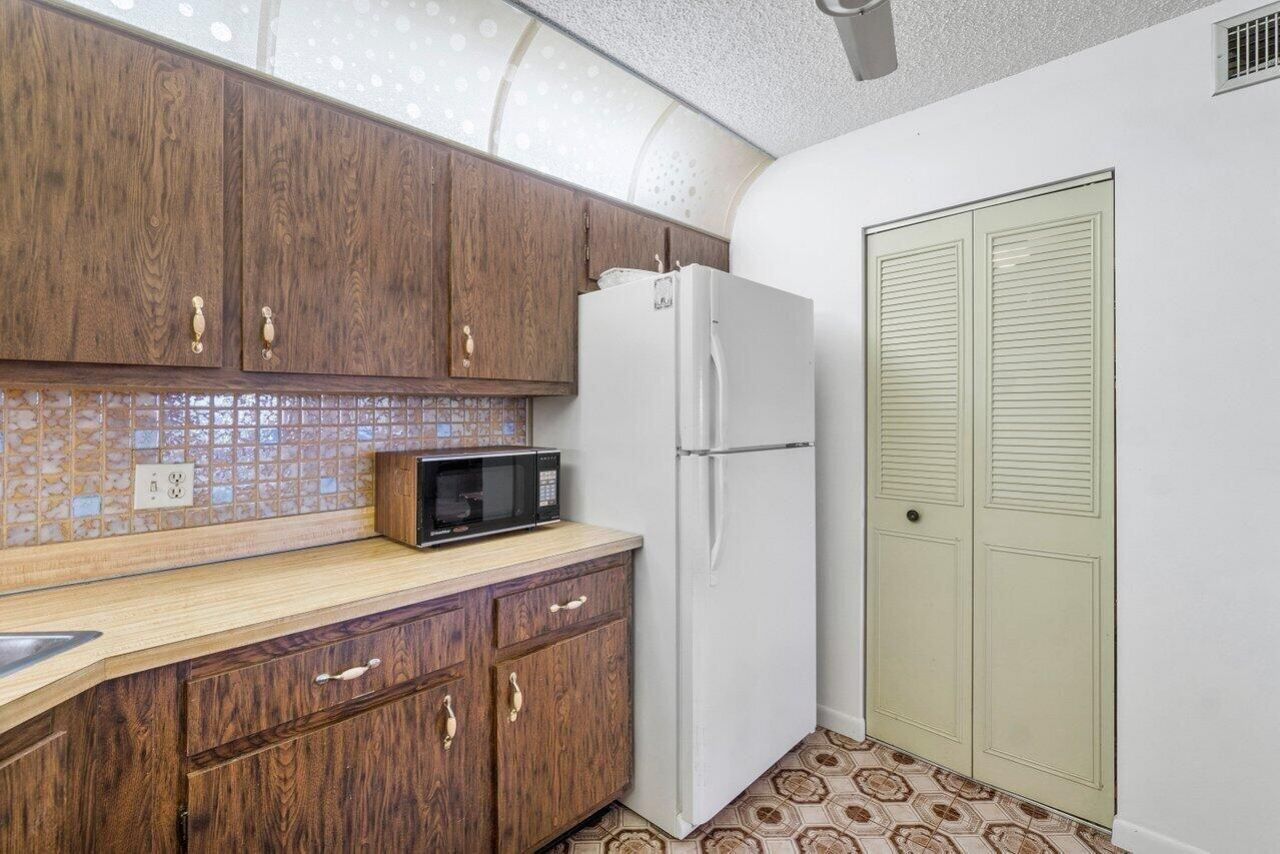 342 Pine Ridge Circle, Unit B-2, Greenacres, FL 33463 Photo