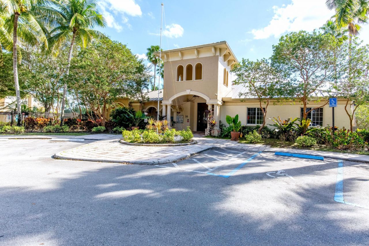 1100 Crestwood Court S, Unit 1110, Royal Palm Beach, FL 33411 Photo