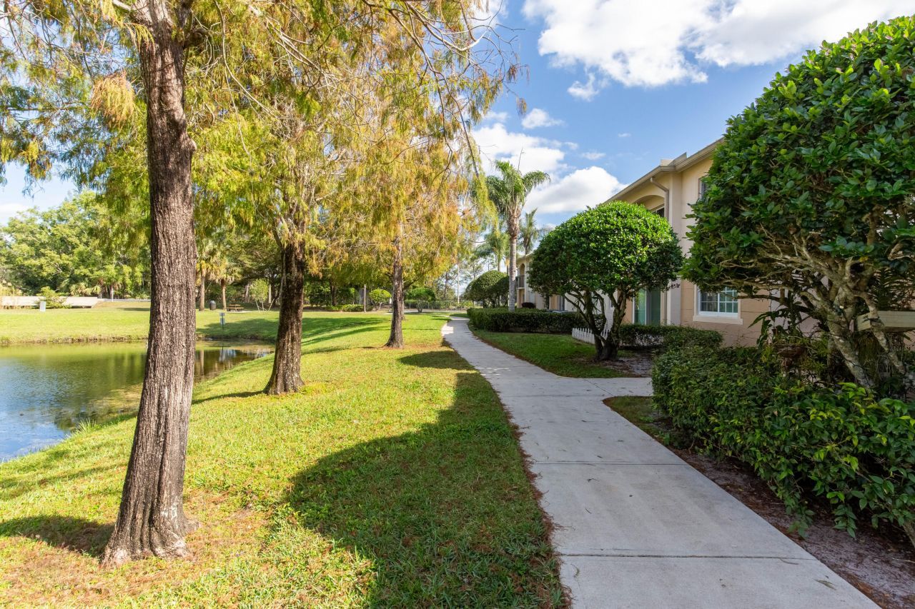 1100 Crestwood Court S, Unit 1110, Royal Palm Beach, FL 33411 Photo