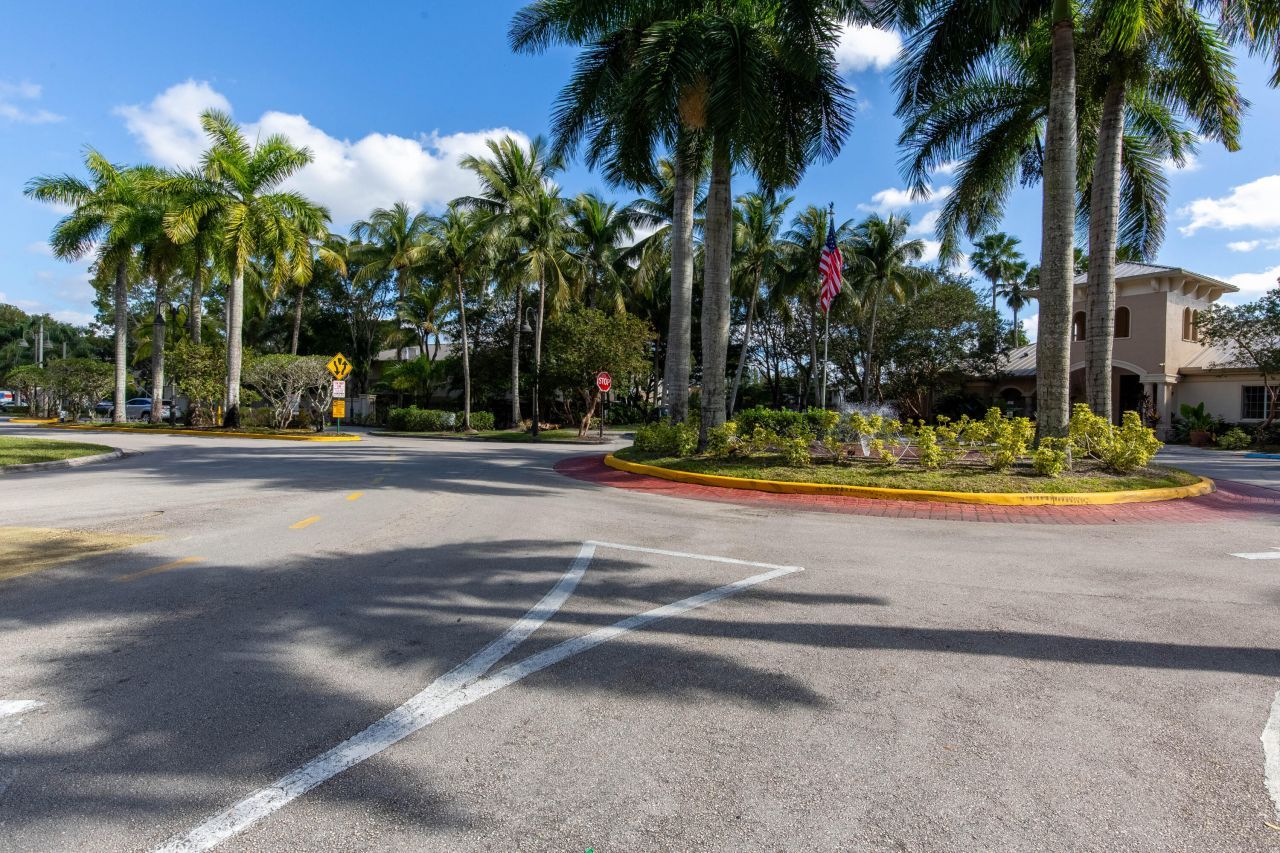 1100 Crestwood Court S, Unit 1110, Royal Palm Beach, FL 33411 Photo