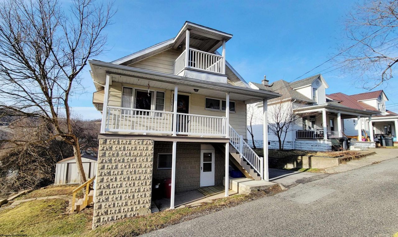 704 S Stewart Street, Shinnston, WV 26431 Main Photo