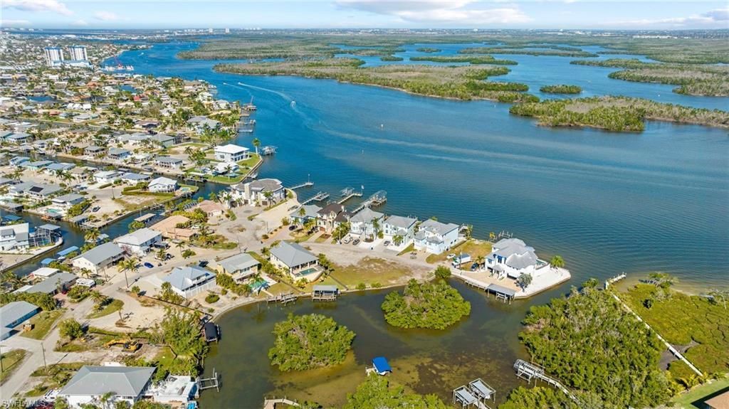 390 Seminole Way, Fort Myers Beach, FL 33931 Photo