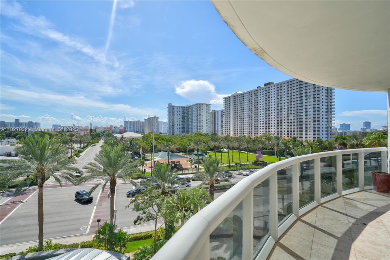17201 Collins Ave, Unit 509, Sunny Isles Beach, FL 33160 Photo
