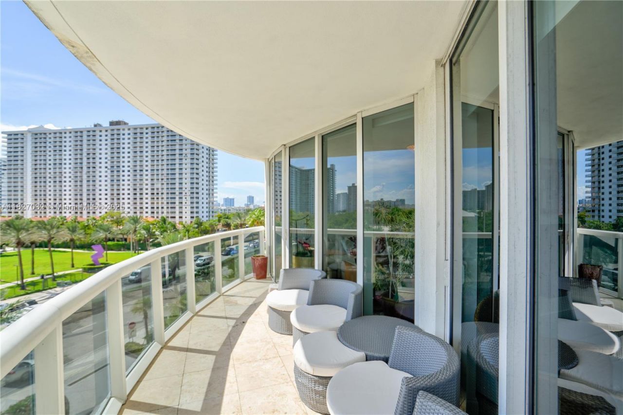 17201 Collins Ave, Unit 509, Sunny Isles Beach, FL 33160 Photo