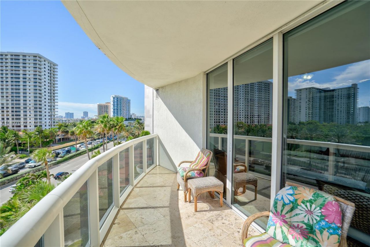 17201 Collins Ave, Unit 509, Sunny Isles Beach, FL 33160 Photo