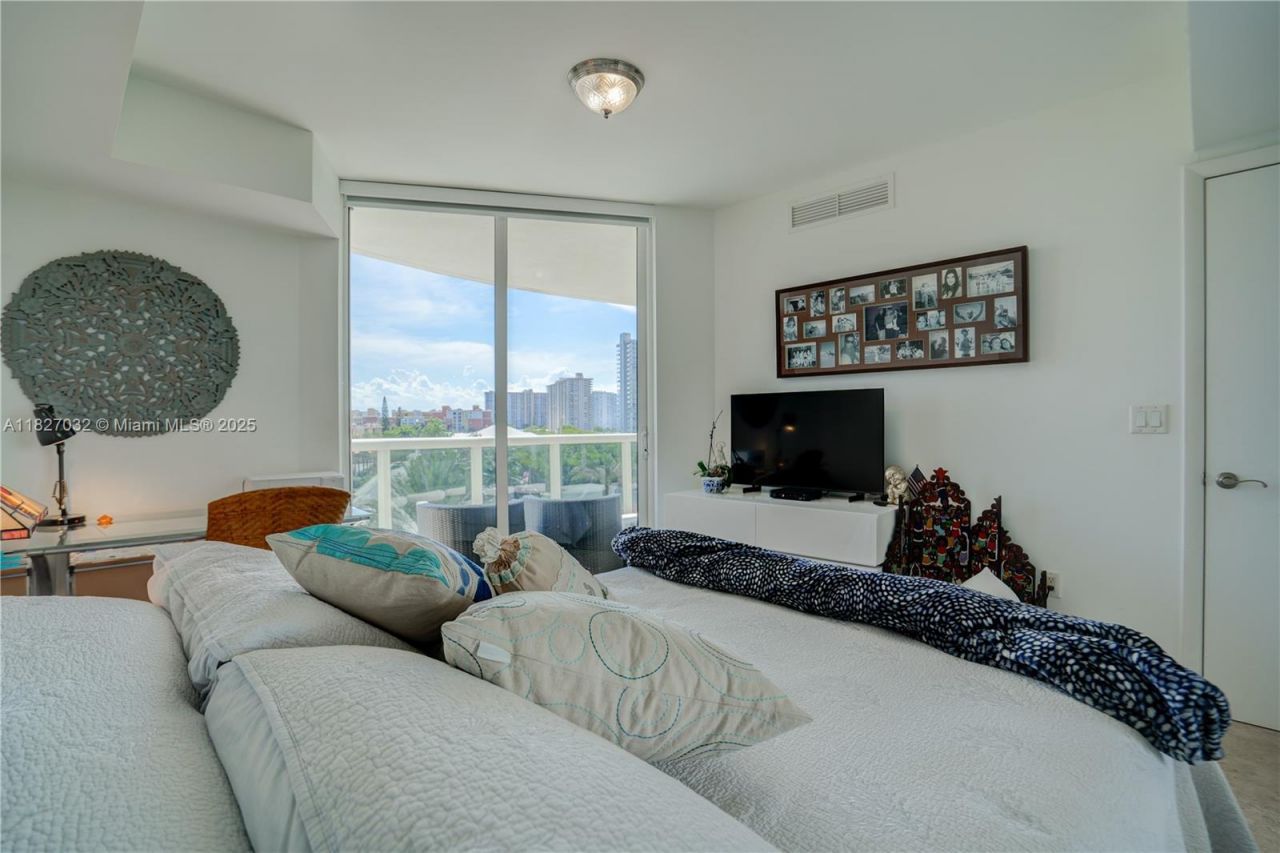 17201 Collins Ave, Unit 509, Sunny Isles Beach, FL 33160 Photo