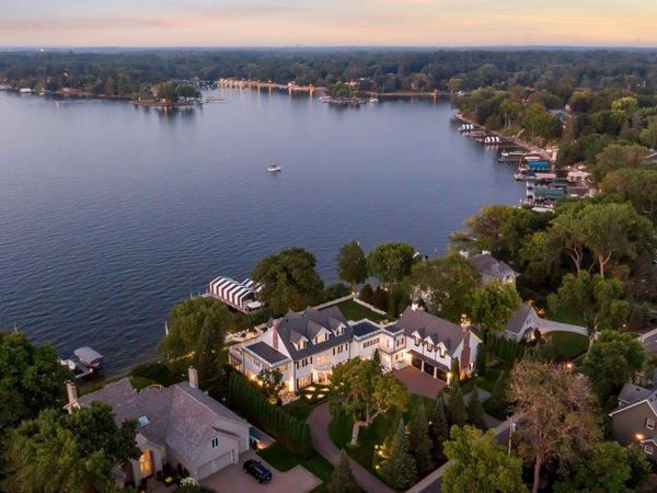 20100 Lakeview Avenue, Deephaven, MN 55331