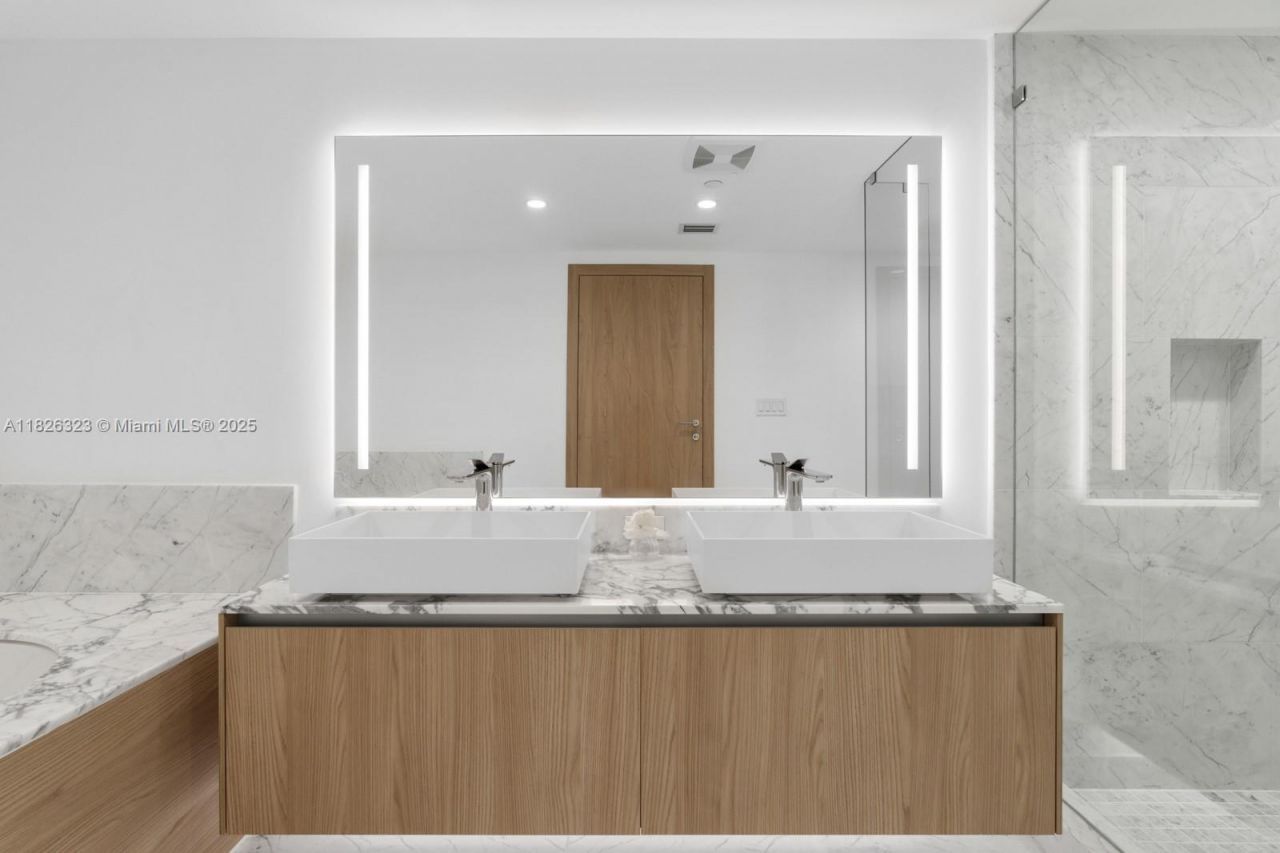 1135 103rd St, Unit 408, Bay Harbor Islands, FL 33154 Photo