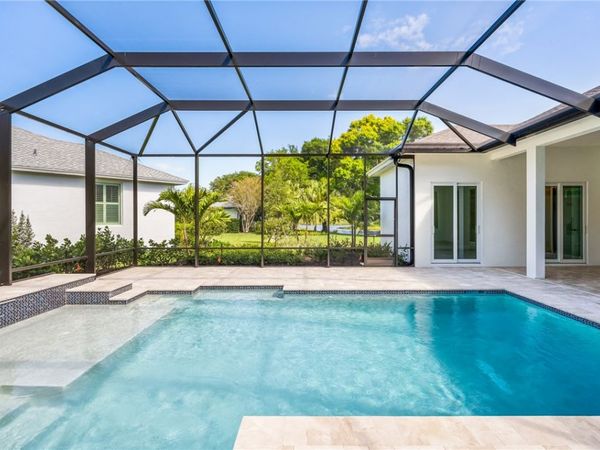 236 Oak Hammock Circle SW, Vero Beach, FL 32962