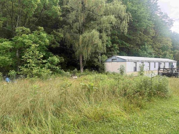 293 Ora Stevens, Sandy Hook, KY 41171