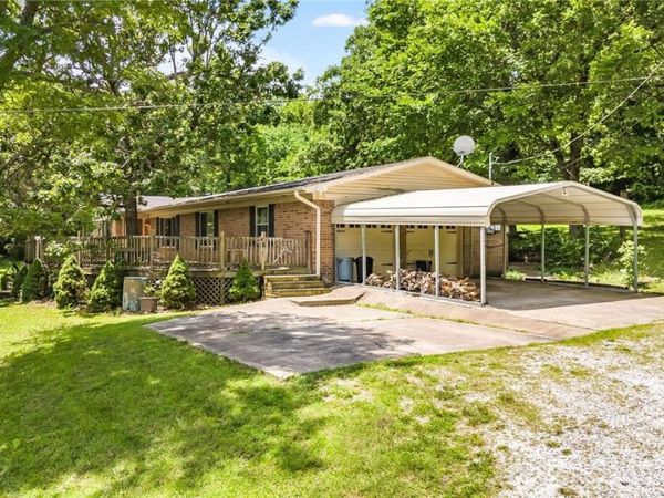 475 N Cato Springs Road, Fayetteville, AR 72701