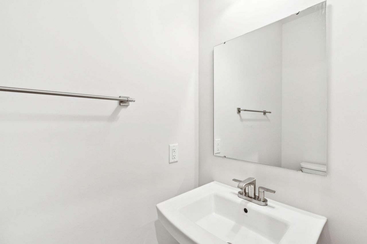 1056 Crescent Cove Lane Photo 22