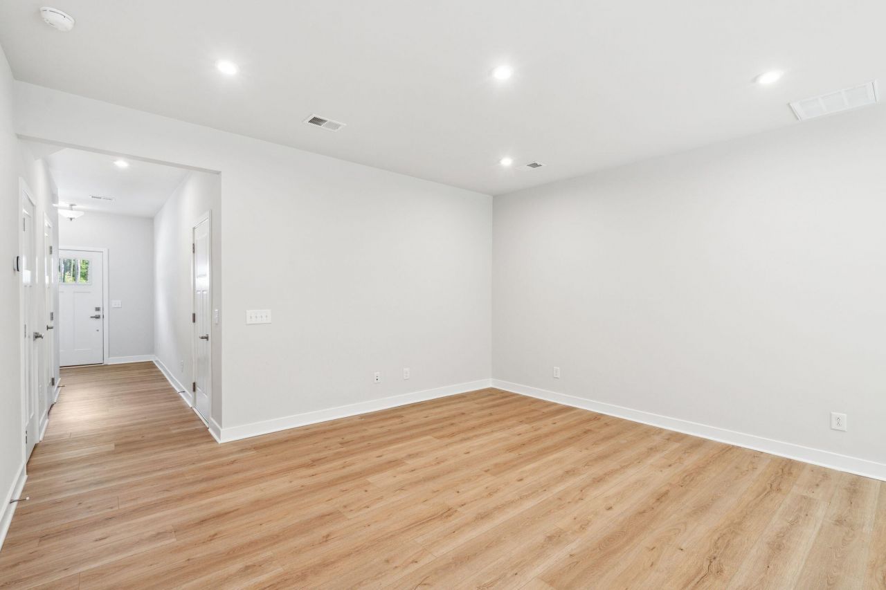 1056 Crescent Cove Lane Photo 3