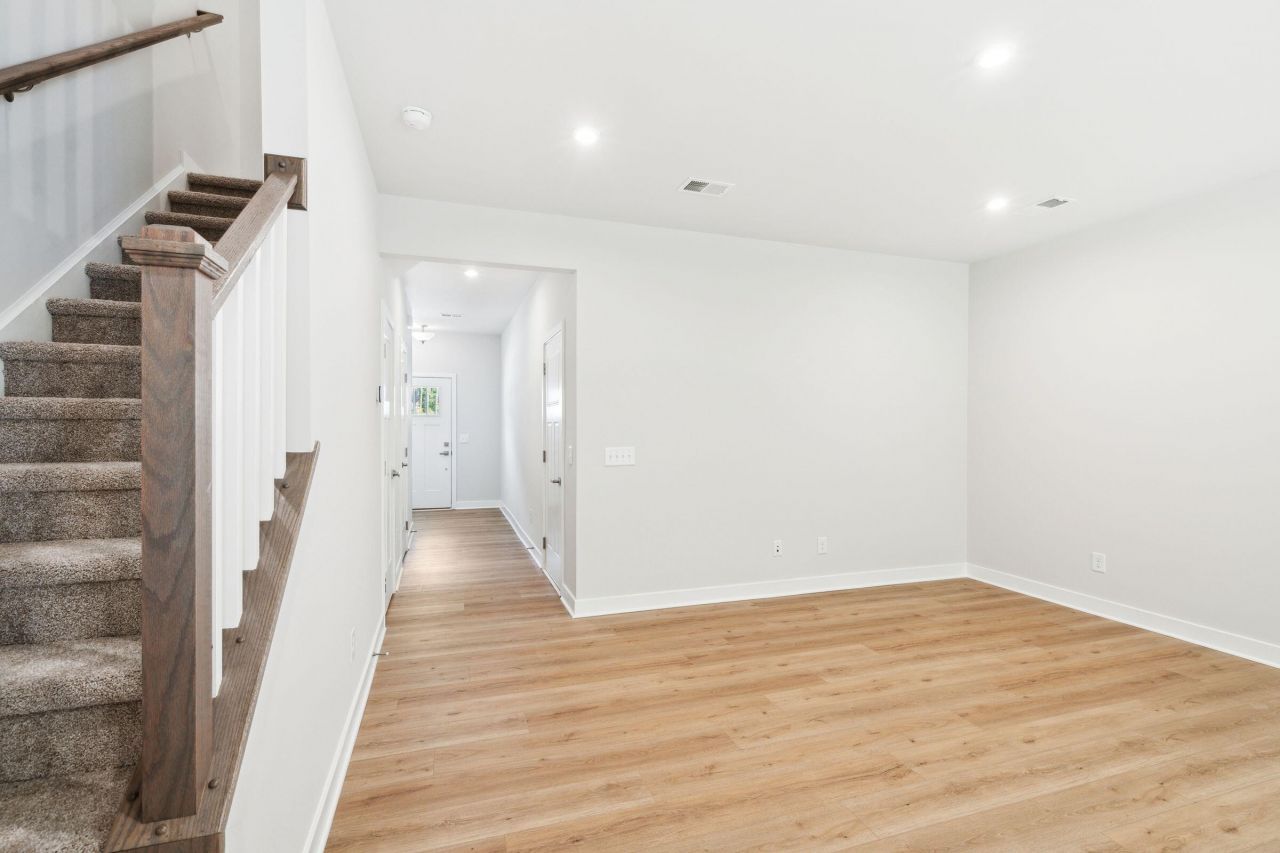 1056 Crescent Cove Lane Photo 8