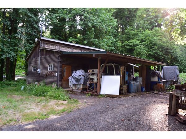 44561 McKenzie HWY, Leaburg, OR 97489