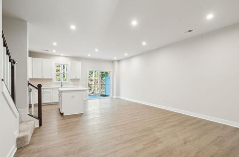 1091 Crescent Cove Lane Photo 3