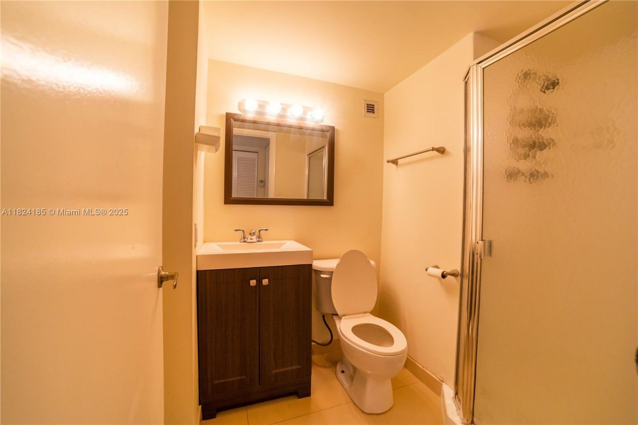 1450 Brickell Bay Dr, Unit 311, Miami, FL 33131 Photo