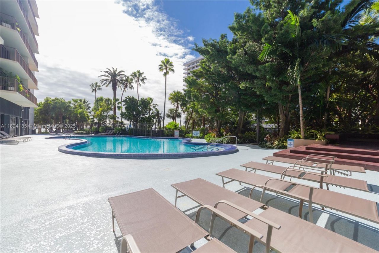 1450 Brickell Bay Dr, Unit 311, Miami, FL 33131 Photo