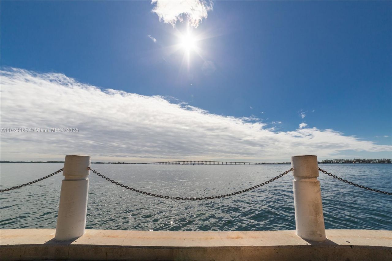 1450 Brickell Bay Dr, Unit 311, Miami, FL 33131 Photo