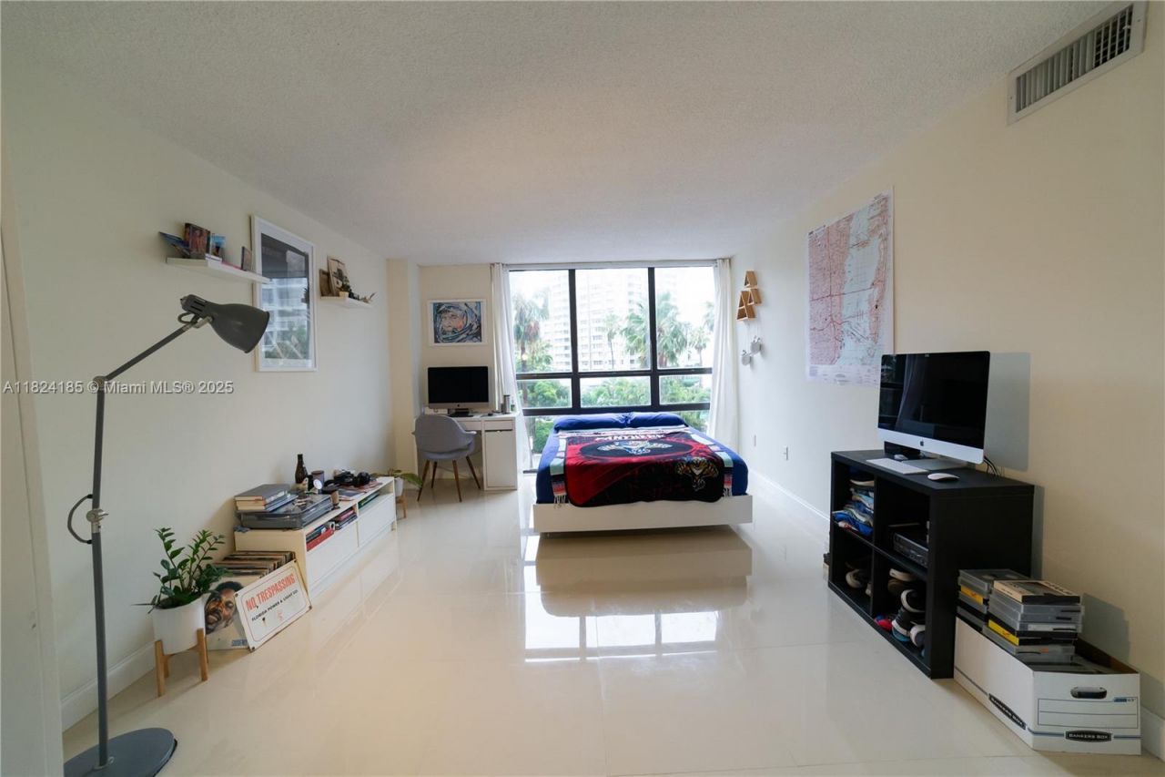1450 Brickell Bay Dr, Unit 311, Miami, FL 33131 Photo