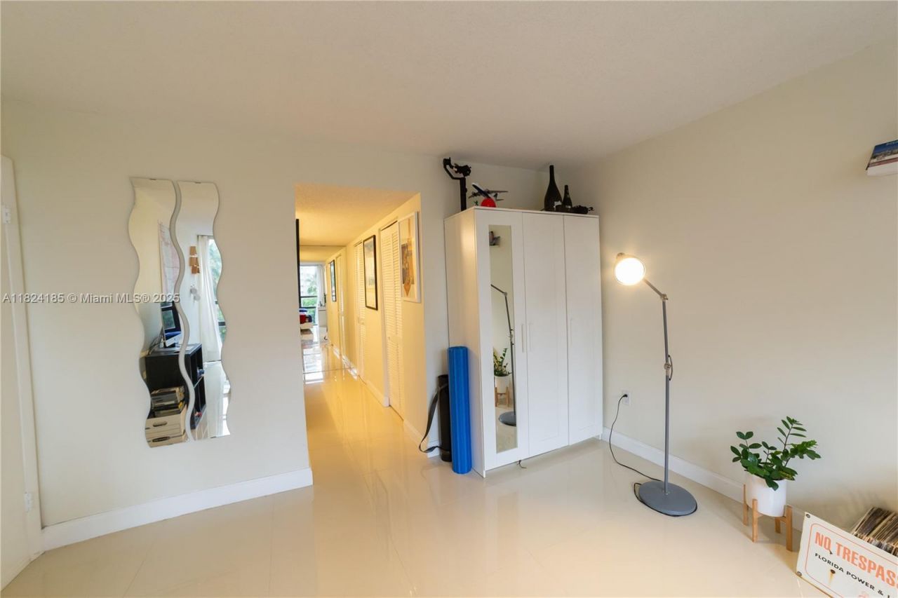 1450 Brickell Bay Dr, Unit 311, Miami, FL 33131 Photo