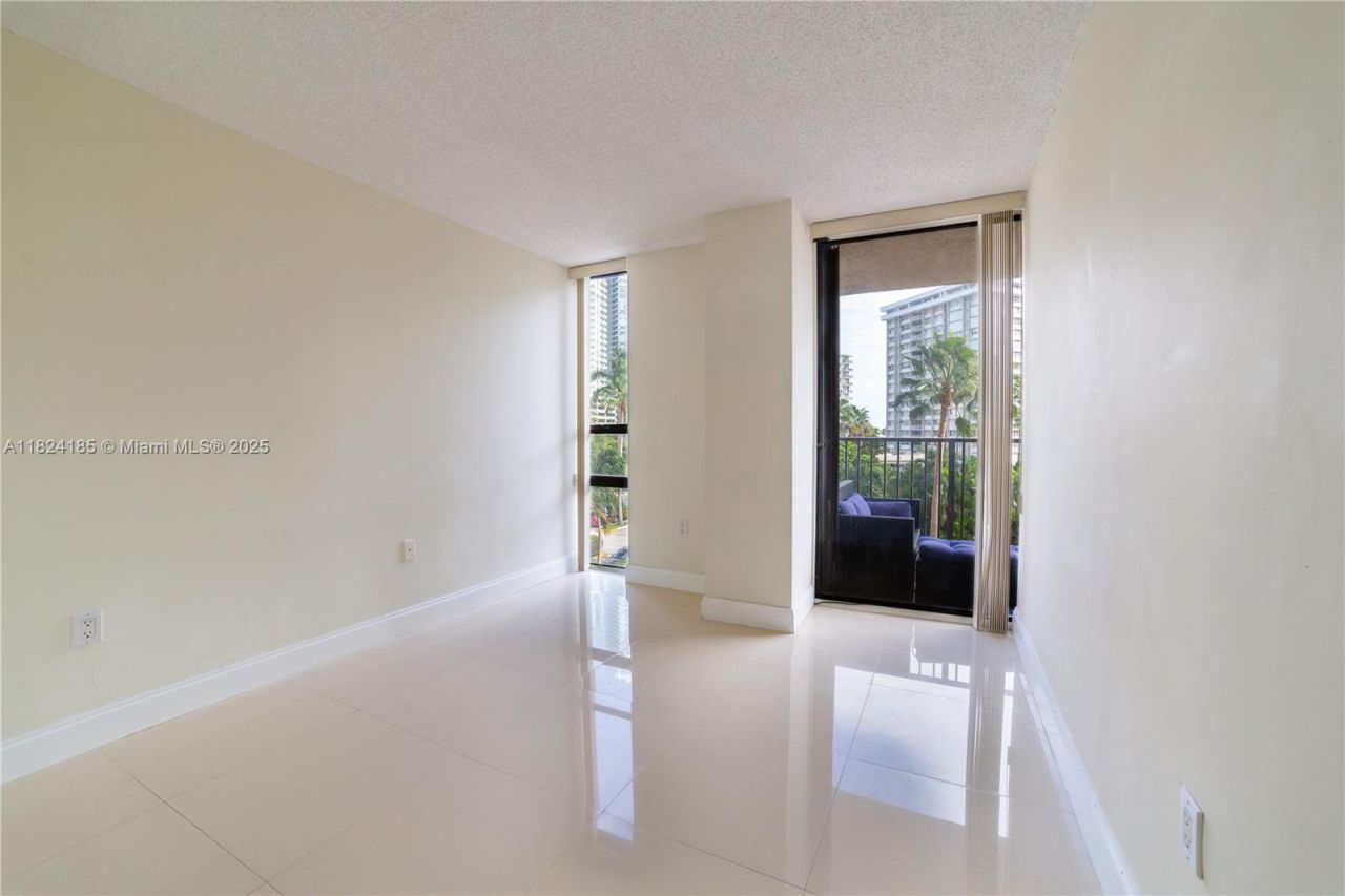 1450 Brickell Bay Dr, Unit 311, Miami, FL 33131 Photo
