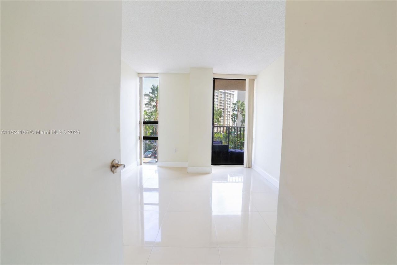 1450 Brickell Bay Dr, Unit 311, Miami, FL 33131 Photo
