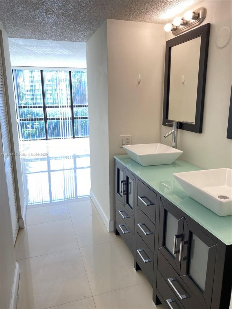 1450 Brickell Bay Dr, Unit 311, Miami, FL 33131 Photo