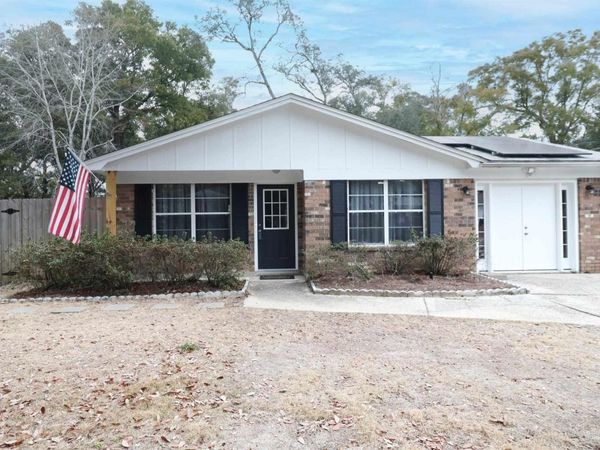 4770 Skyline Dr, Pensacola, FL 32504