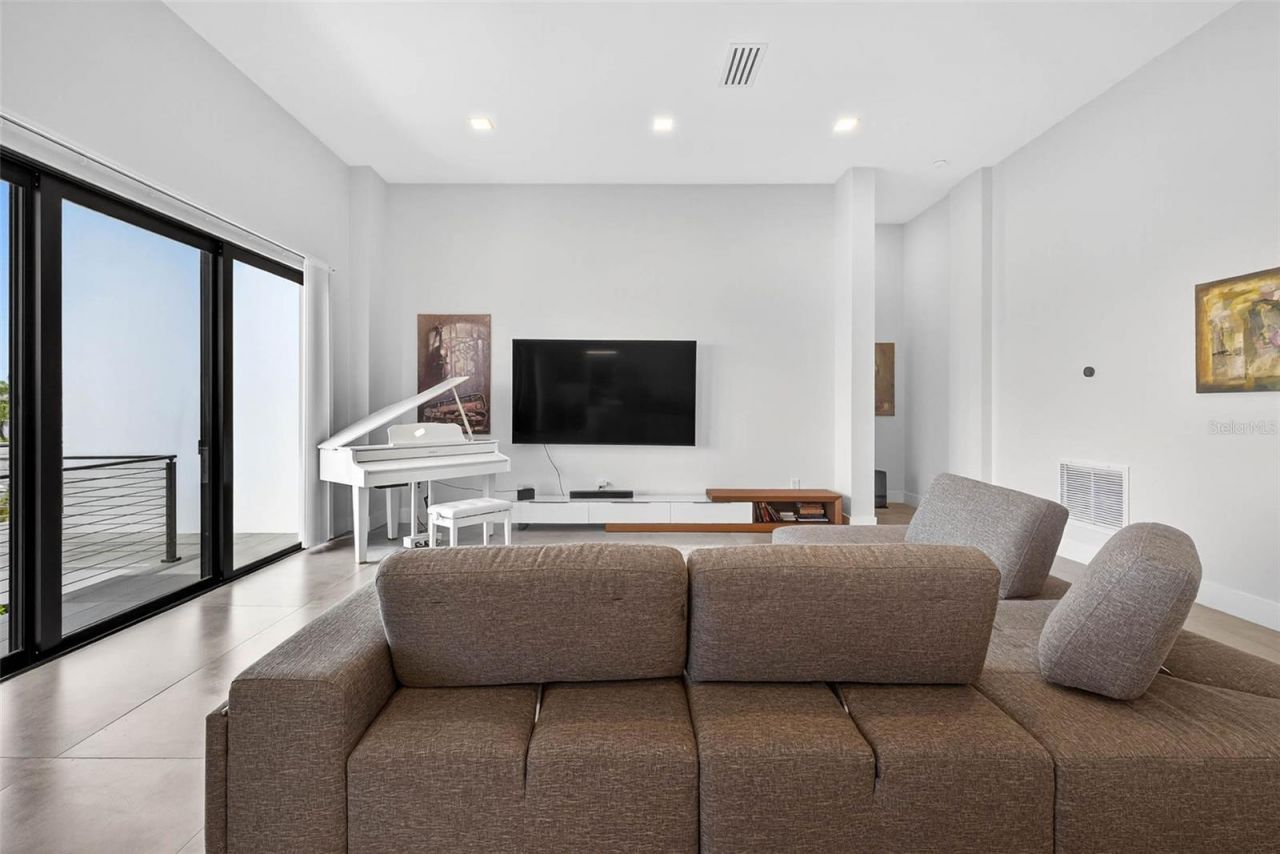 131 Forest Hills Drive, Redington Shores, FL 33708 Photo