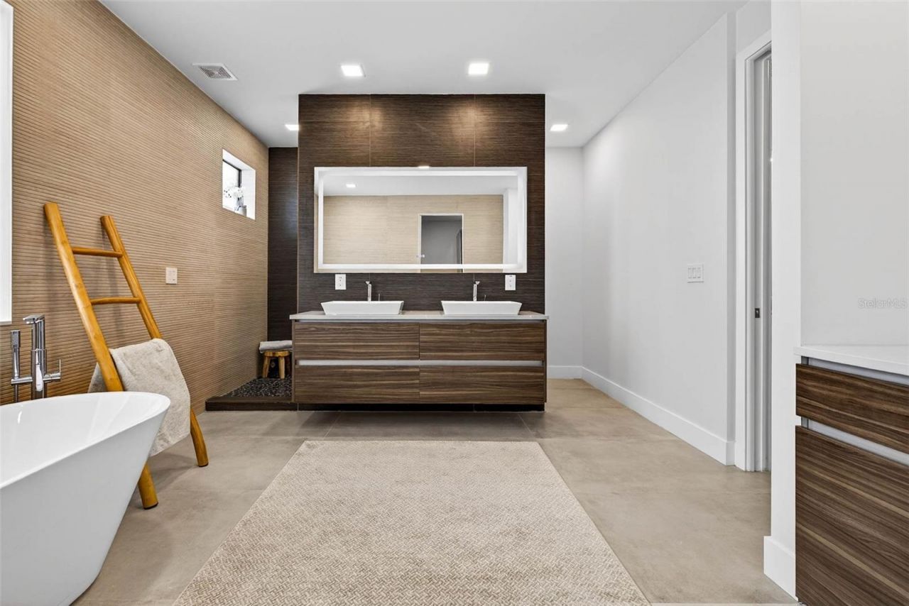 131 Forest Hills Drive, Redington Shores, FL 33708 Photo