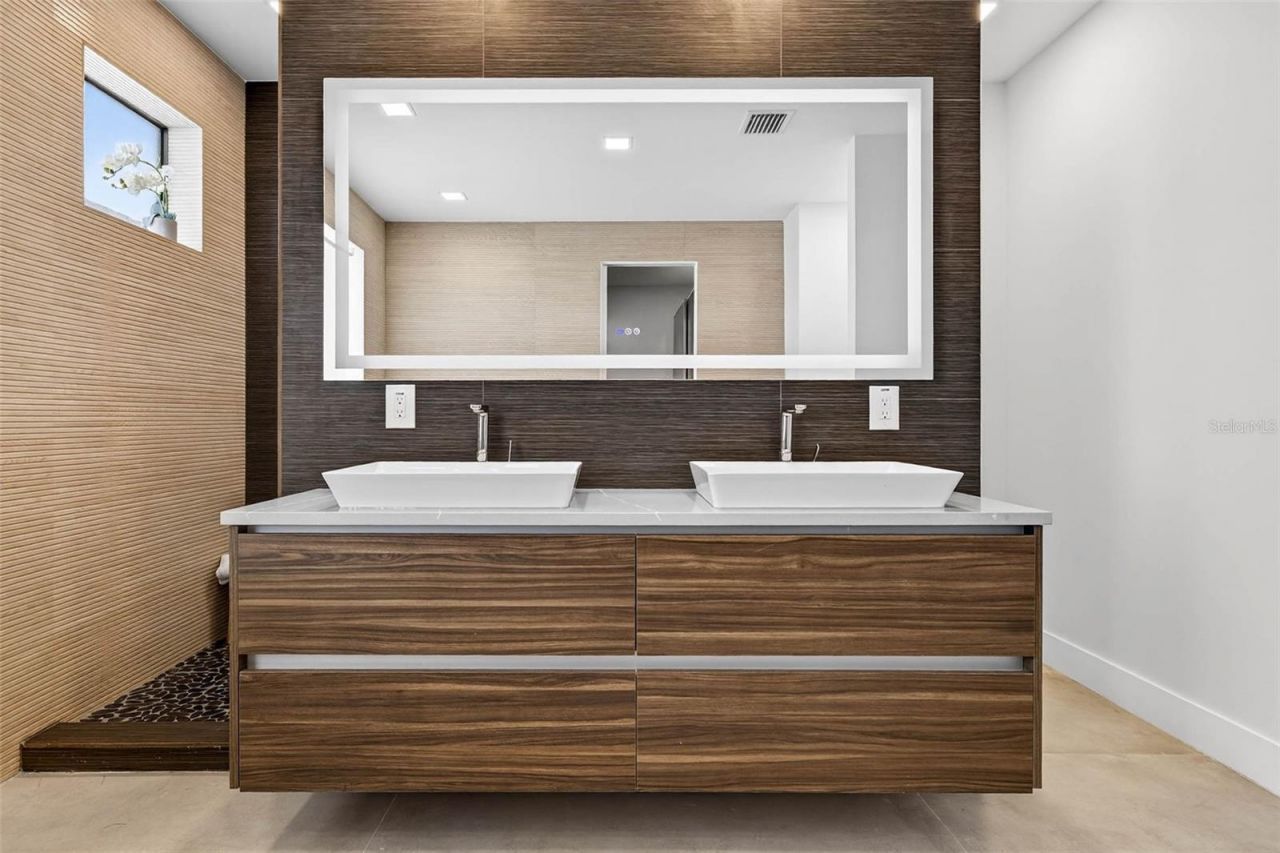 131 Forest Hills Drive, Redington Shores, FL 33708 Photo