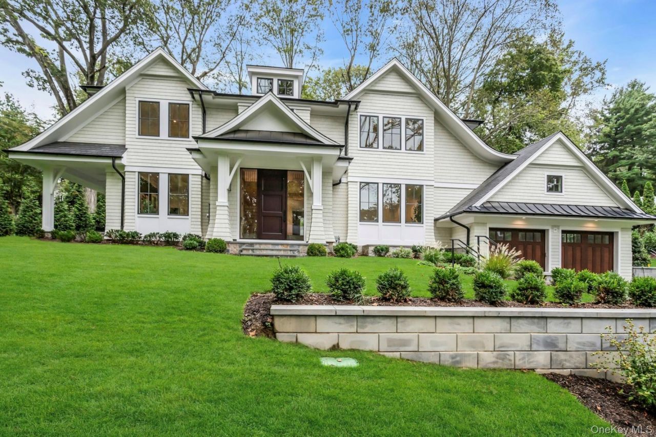 80 The Oaks, Roslyn Estates, NY 11576 Main Photo