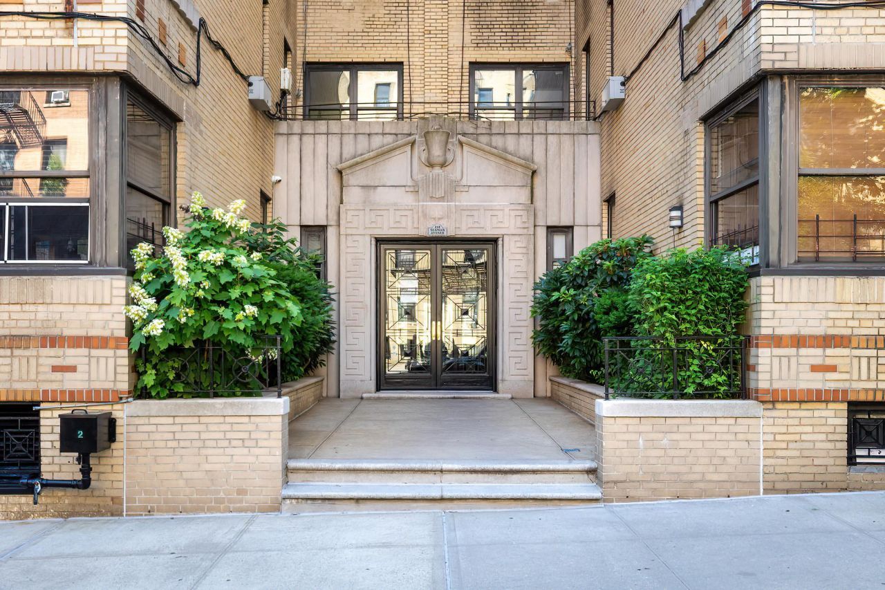 251 Seaman Avenue, Unit 6A, New York, NY 10034 Main Photo