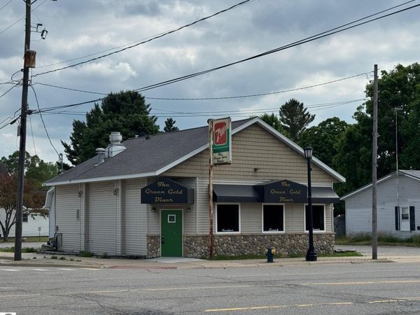 201 7th Street W, Evart, MI 49631